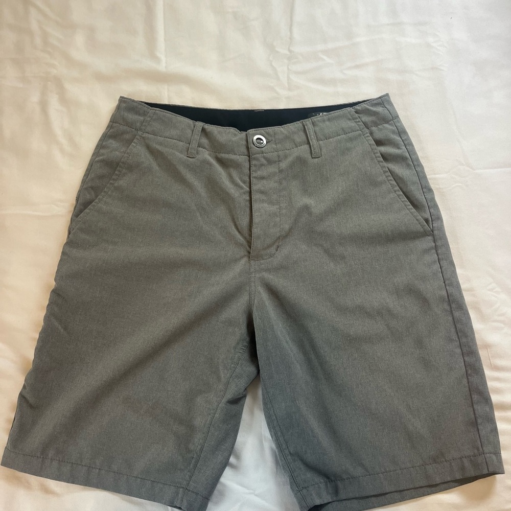 Volcom Surf &Turf 4 Way Stretch Hybrid Mens Shorts Color Gray, Size 31